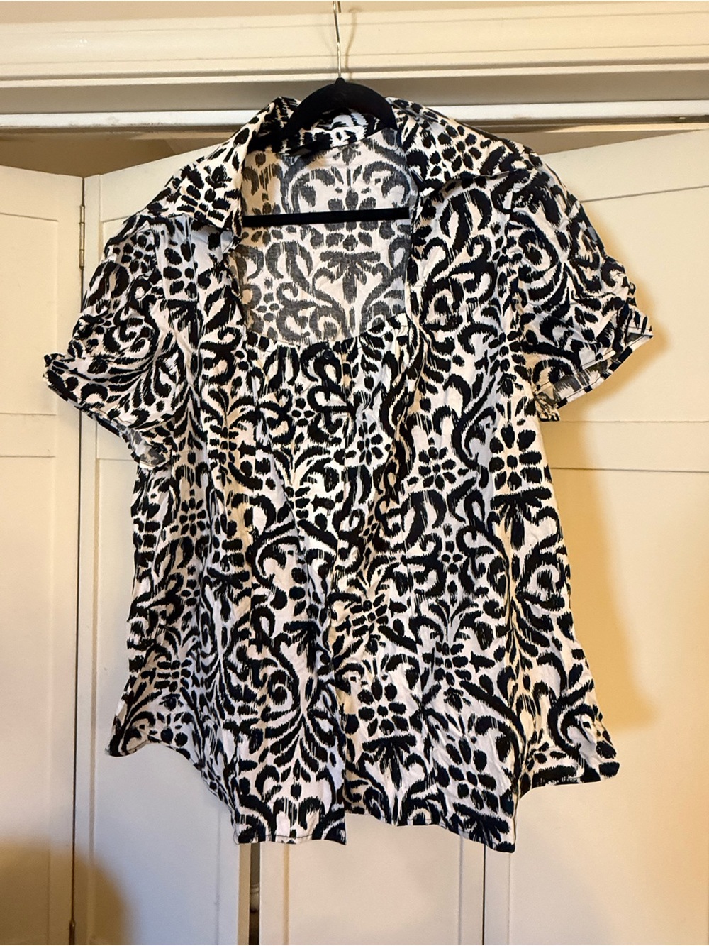 Lane Bryant Black & White Printed Short Sleeve Button-Down Blouse